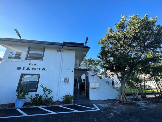 Building Photo - 1413 N Dixie Hwy