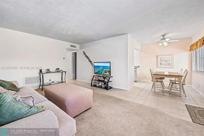 Building Photo - 2400 Lake Osborne Dr