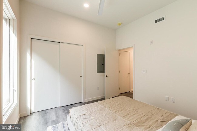 Building Photo - 2559 Amber St