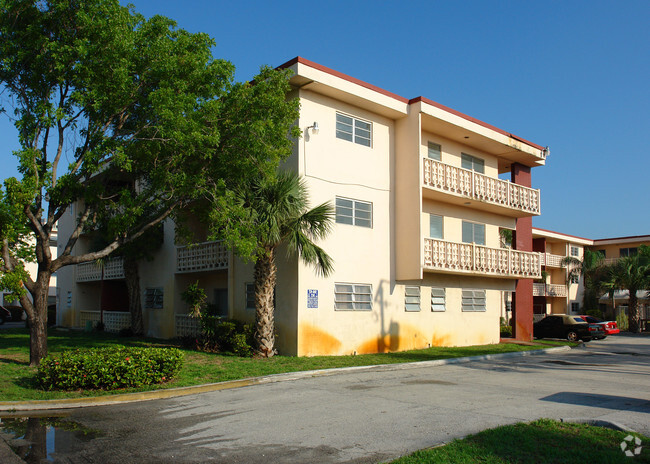 Building Photo - Colonial Sunset Apartments