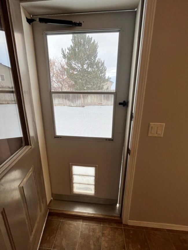 Building Photo - 515 Sawtooth St