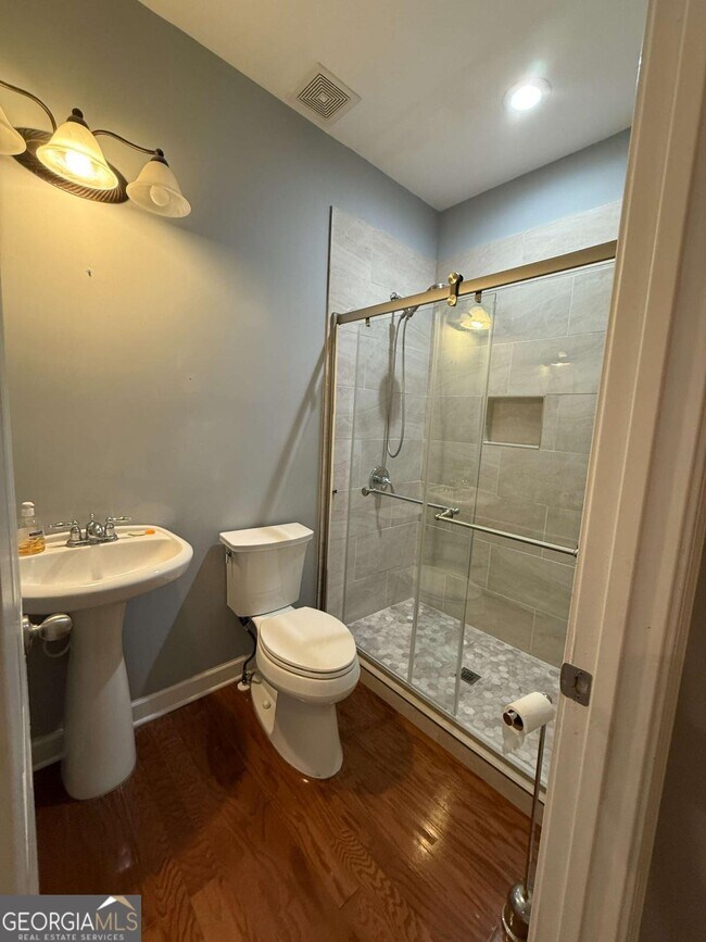 Building Photo - 2501 Royston Dr