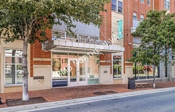Building Photo - 309 Holland Ln