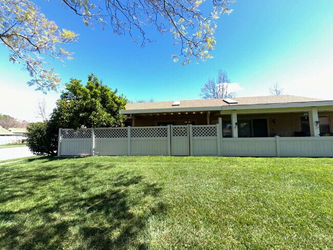 Building Photo - Enjoy Resort-Style 55+ Living in This Bright Camarillo Home