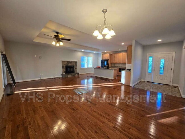 Building Photo - 2400 Lakeview Pkwy