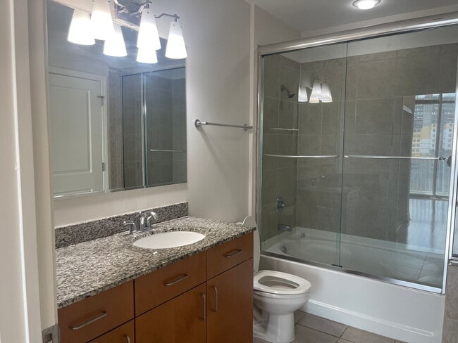 Building Photo - Gorgeous Condo @ Midtown Plaza 1B/1B In Am...