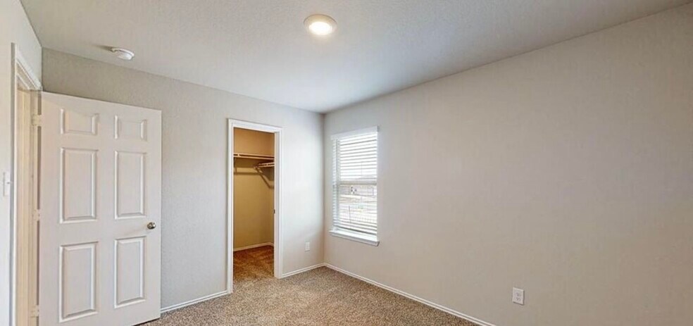 Building Photo - 1261 Lindsey Dr