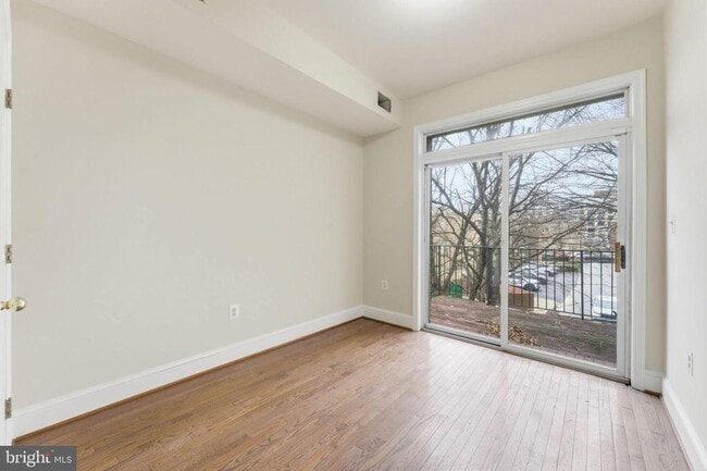 Building Photo - 1362 Irving St NW