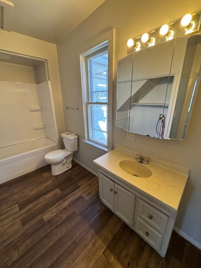 Building Photo - 2532 Miner St