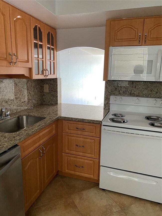 Building Photo - 4600 SW 67th Ave