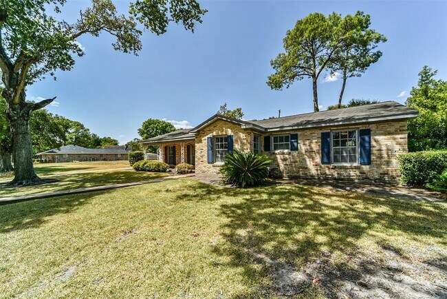 Building Photo - 3423 Ozark St