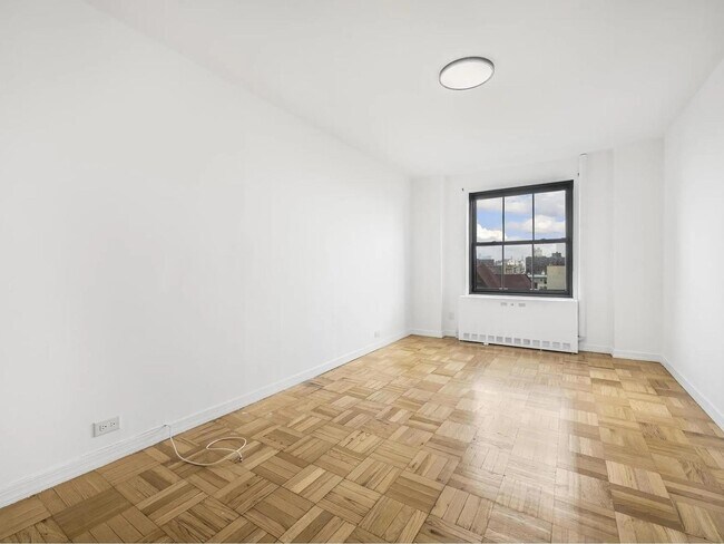 Building Photo - 325 Clinton Ave