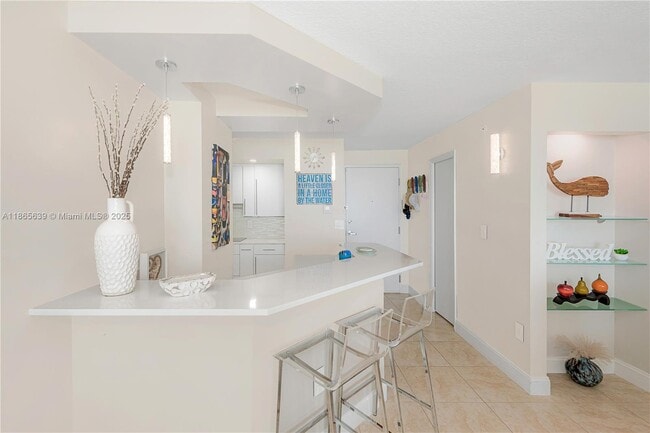 Building Photo - 6917 Collins Ave