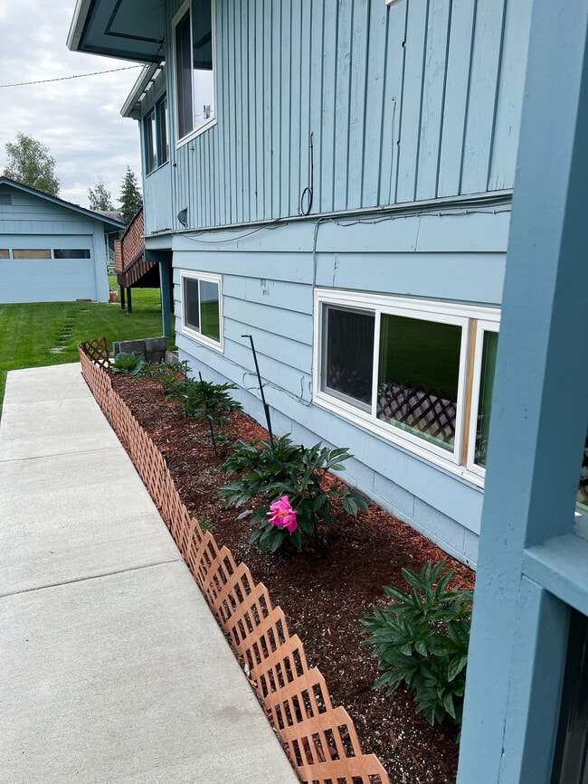 Building Photo - 4300 E 6th Ave