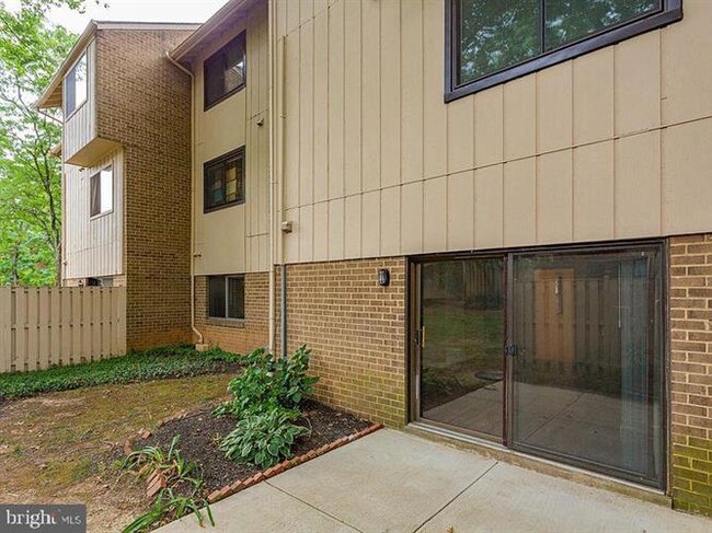 Building Photo - 2621 Glengyle Dr