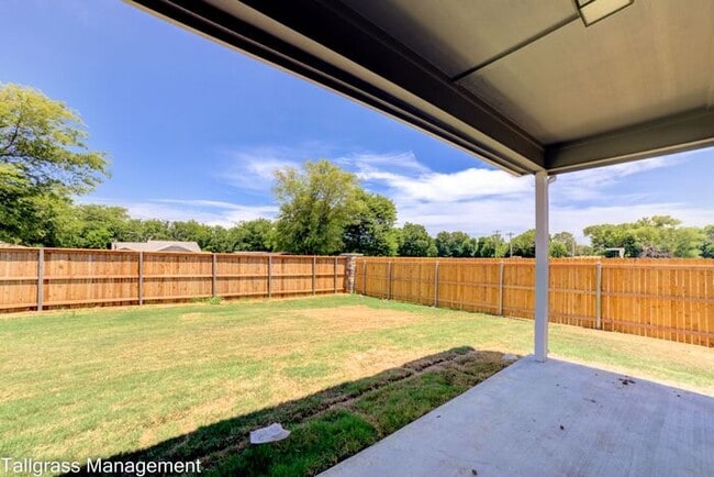 Building Photo - 4/2/2 in Broken Arrow!