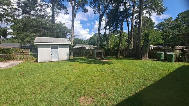 Building Photo - 8505 Lyn Ave