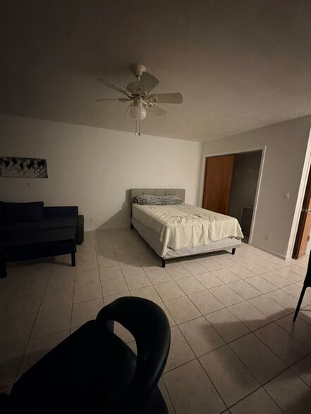 Building Photo - 120 SE 9th Ct