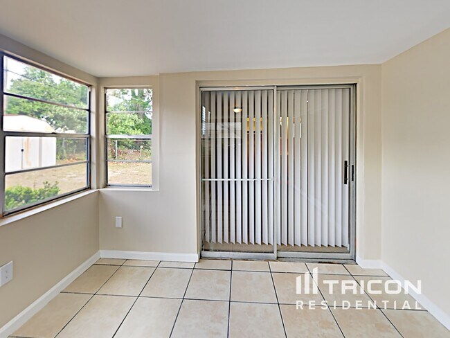 Building Photo - 227 Lochmond Dr
