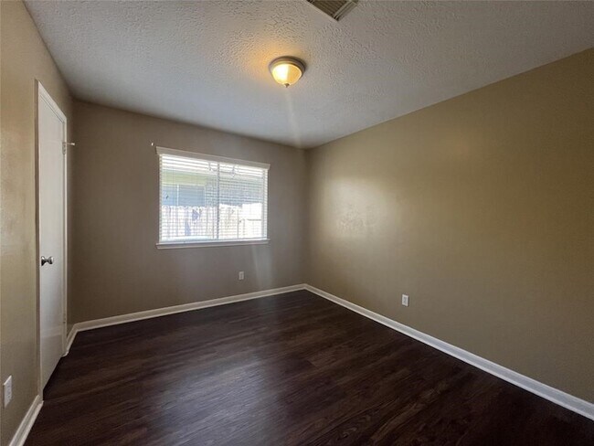 Building Photo - 28811 Stapleford St