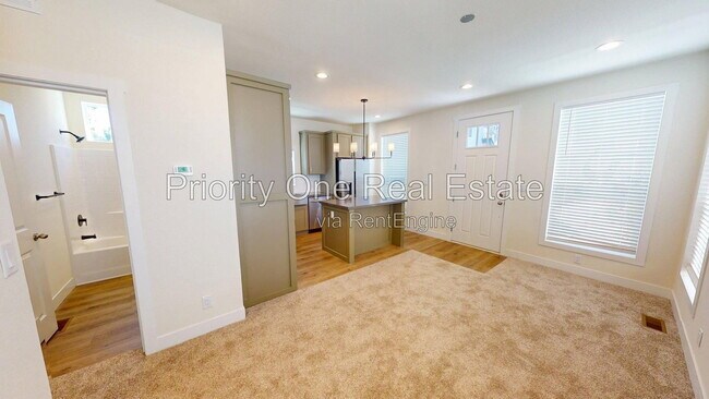 Building Photo - 13151 Cayote Ave