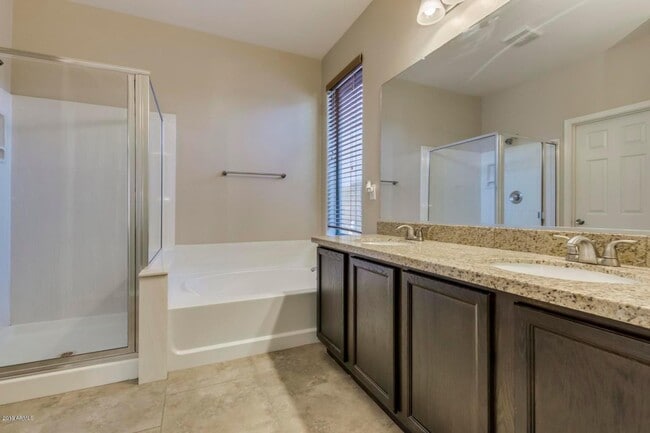 Building Photo - 2582 W Kit Carson Trail