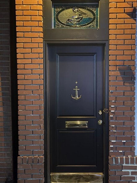 Building Photo - 906 Main St