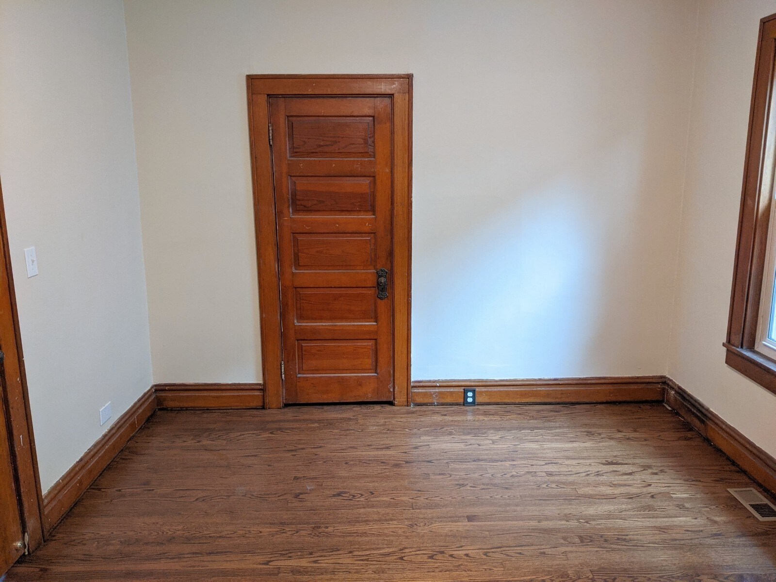 Building Photo - 1025 Sherman Ave