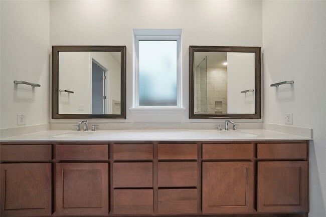 Building Photo - 6 Clearview Terrace Pl