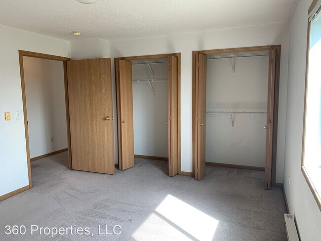 Building Photo - 4231 33rd Ave S