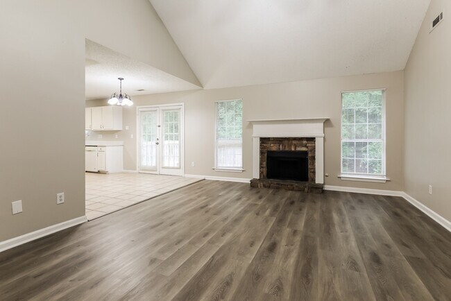 Building Photo - 5-Bedroom Split-Level Home