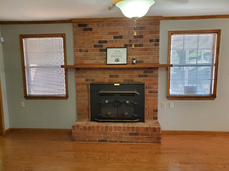 Building Photo - 302 Robbie St