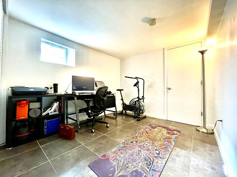 Bonus Room - 955 Boulevard E