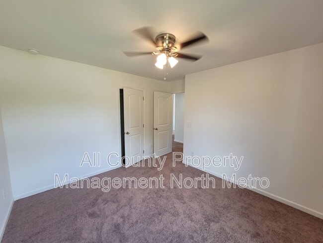 Building Photo - 18 Berry Dr