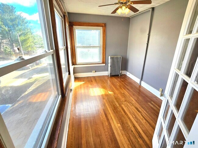 Building Photo - 70 Monroe St