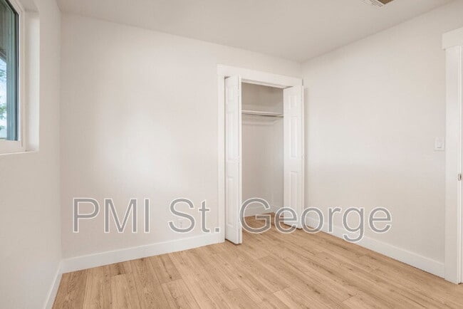Building Photo - 1098 N 1900 W