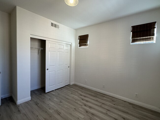 Building Photo - 611 McKenna St