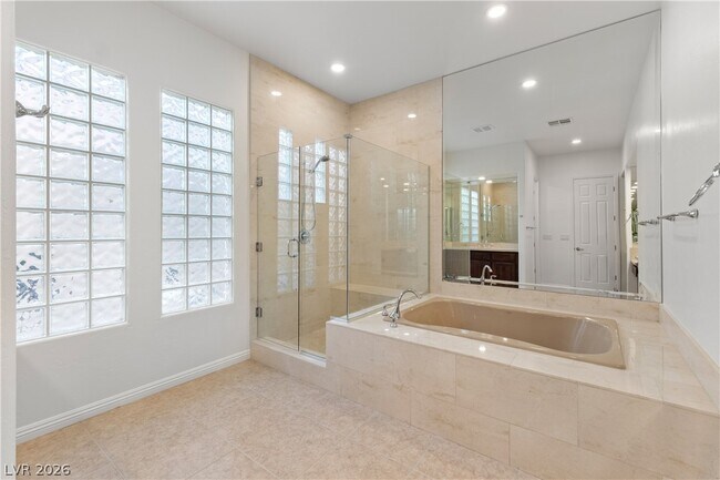 Building Photo - 11283 La Madre Ridge Dr