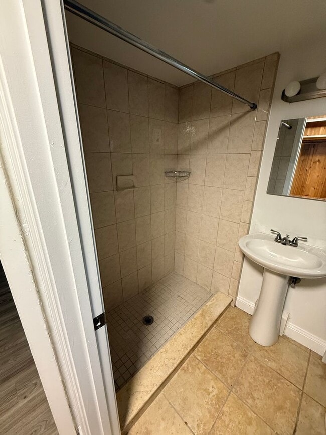 Building Photo - 325 Mayo St