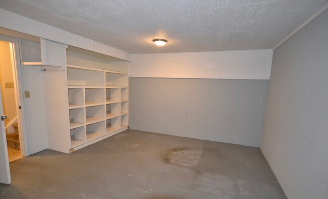 Building Photo - 12 Boulevard Dr