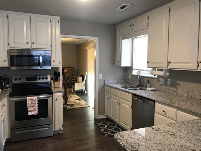 Building Photo - Nice House in E Fayetteville