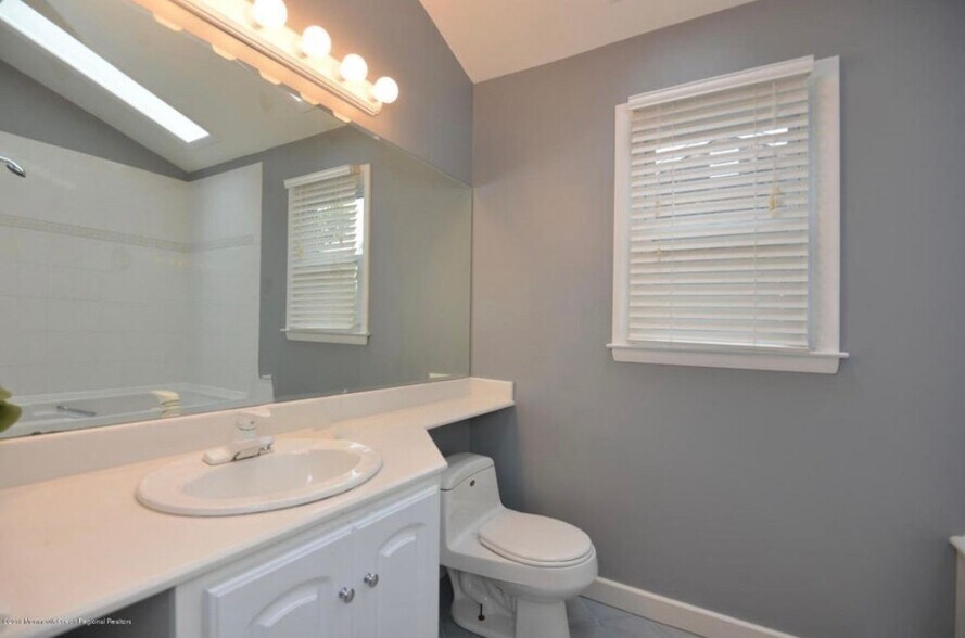 Building Photo - 46 Asbury Ave