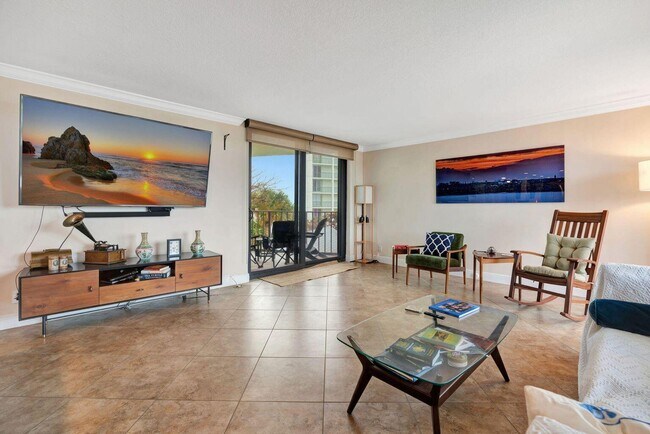 Building Photo - 5420 N Ocean Dr