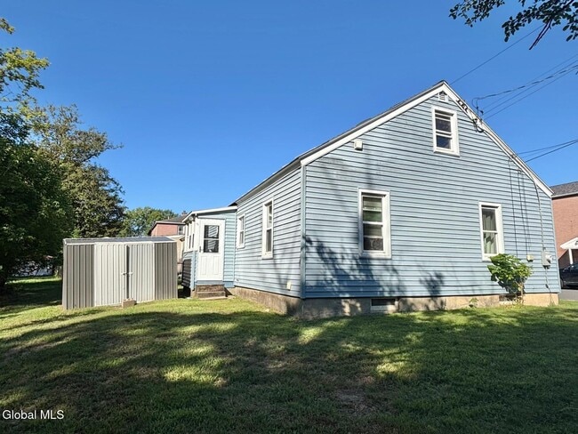 Building Photo - 23 Lakeview Ave