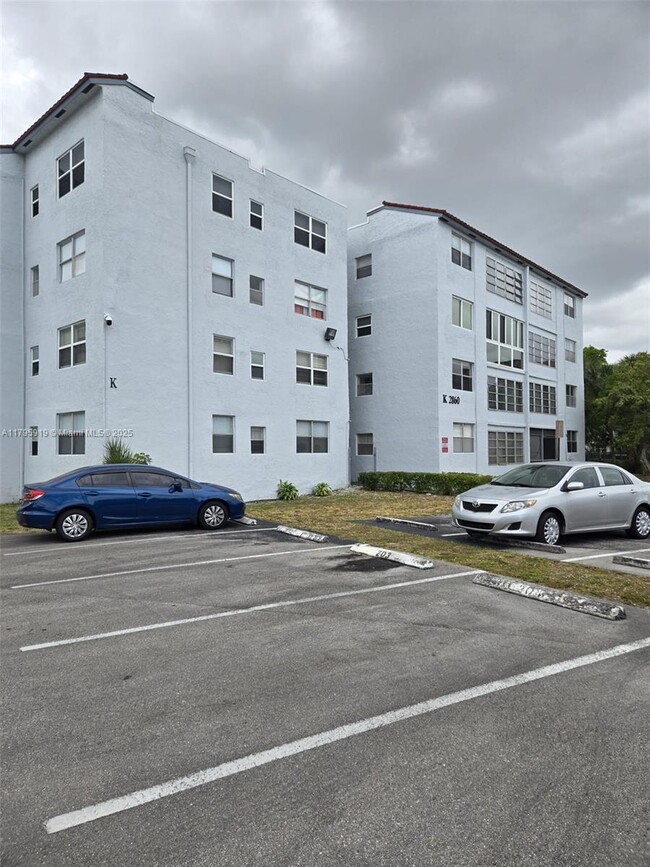 Primary Photo - 2860 Somerset Dr