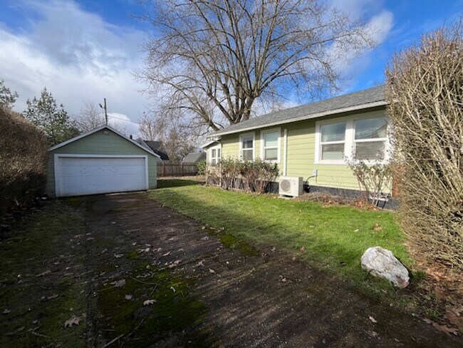 Building Photo - $250 off First full month!! Cute 1 Bedroom...