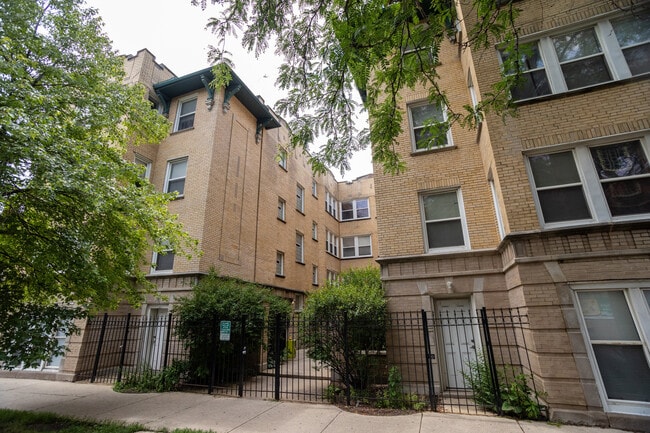 Building Photo - 4750 N Albany Ave