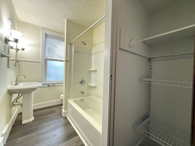 Building Photo - Updated 3BR 1 bath house with off street p...