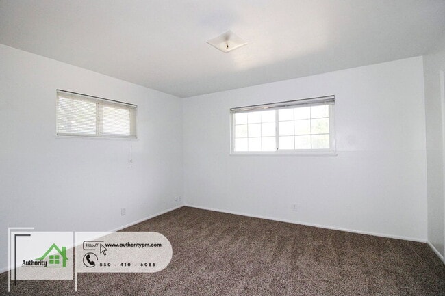 Building Photo - 6482 Leonard Dr