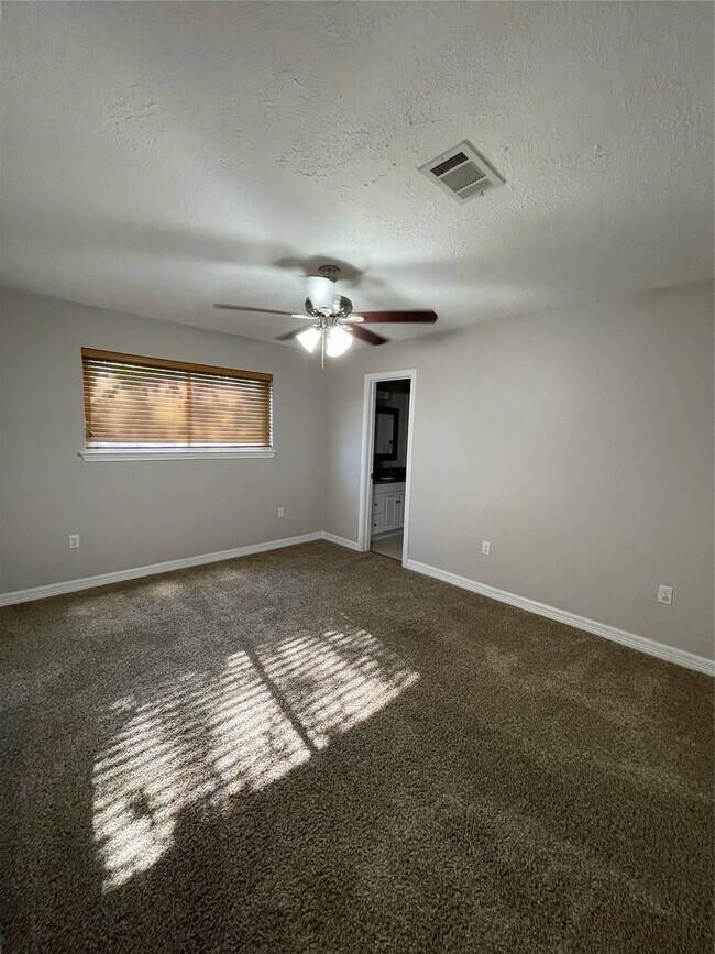 Building Photo - 16510 Oxnard Ln